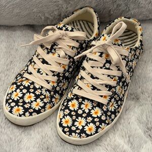 Taos Star Sneaker Black Daisy Floral Canvas Sneakers Size 9